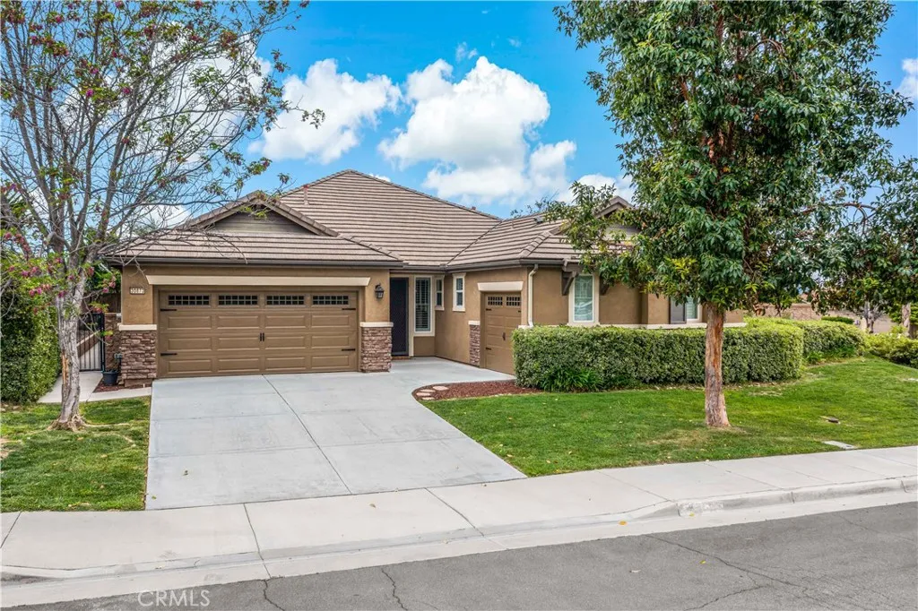 30873 Bald Eagle Street, Murrieta, California 92563 home-pic-1