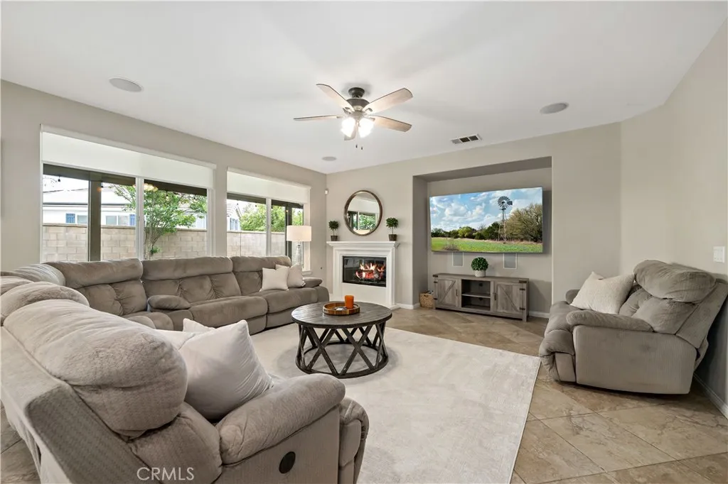 30873 Bald Eagle Street, Murrieta, California 92563 home-pic-12