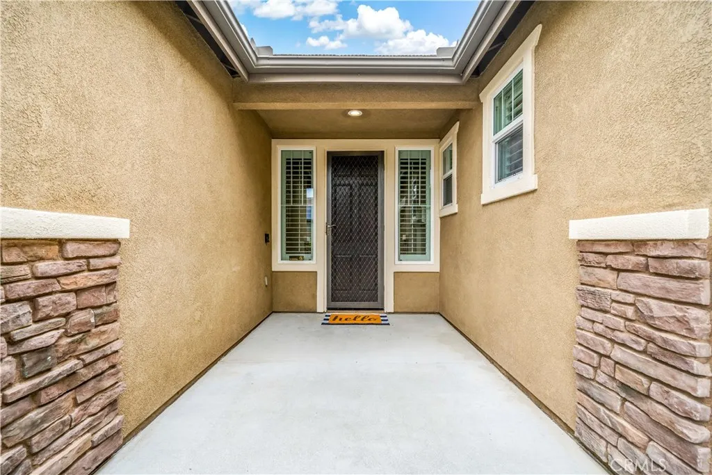 30873 Bald Eagle Street, Murrieta, California 92563 home-pic-3