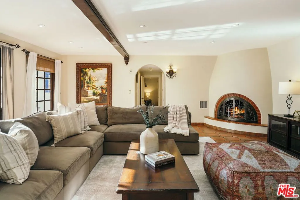 1664 Las Flores Drive, Glendale, California 91207 home-pic-27