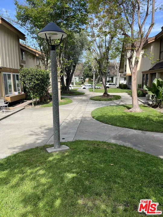 10024 N Karmont Avenue, South Gate, California 90280 home-pic-1