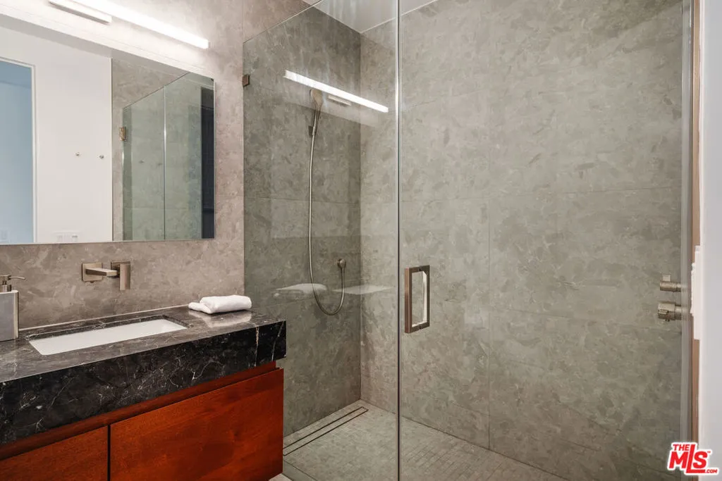 8446 Kirkwood Drive, Los Angeles, California 90046 home-pic-12