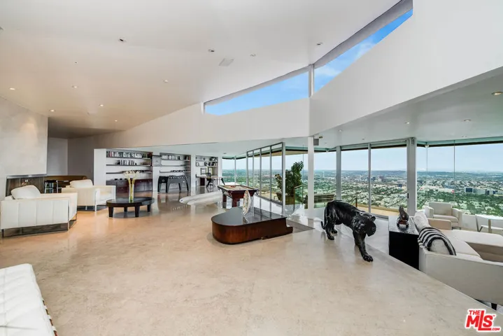 8690 Franklin Avenue, West Hollywood, California 90069