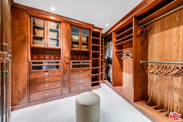 8690 Franklin Avenue, West Hollywood, California 90069