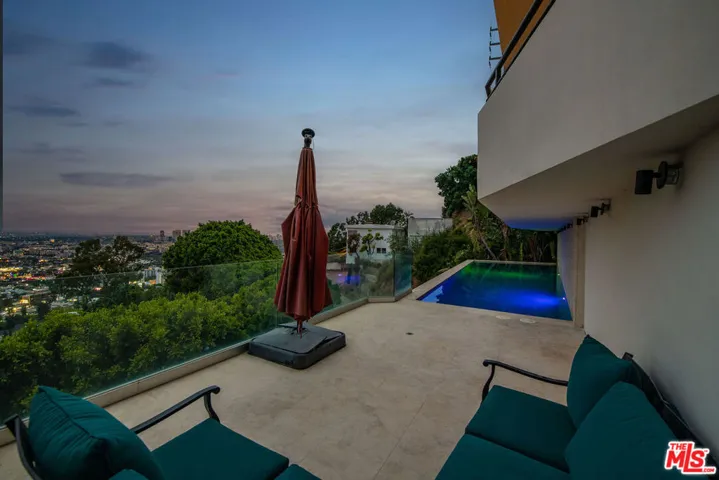 8690 Franklin Avenue, West Hollywood, California 90069