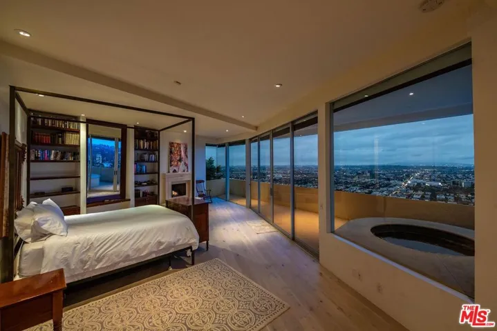 8690 Franklin Avenue, West Hollywood, California 90069