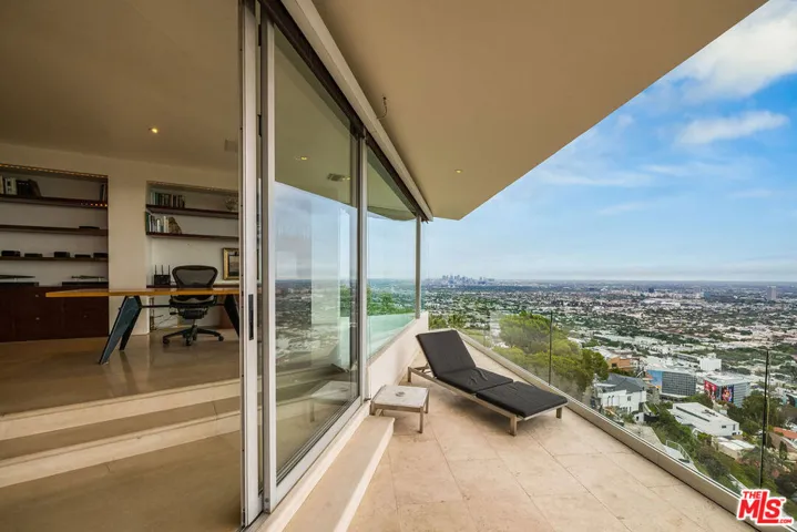 8690 Franklin Avenue, West Hollywood, California 90069
