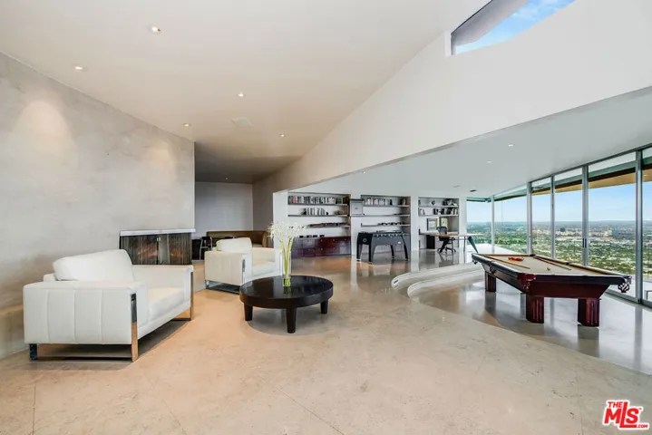 8690 Franklin Avenue, West Hollywood, California 90069