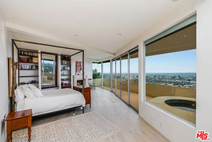 8690 Franklin Avenue, West Hollywood, California 90069