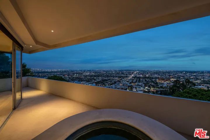 8690 Franklin Avenue, West Hollywood, California 90069