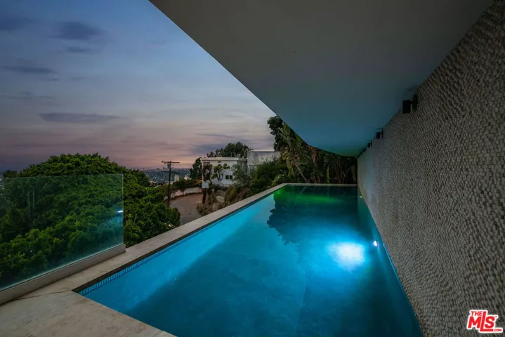 8690 Franklin Avenue, West Hollywood, California 90069