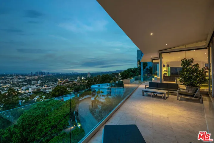 8690 Franklin Avenue, West Hollywood, California 90069