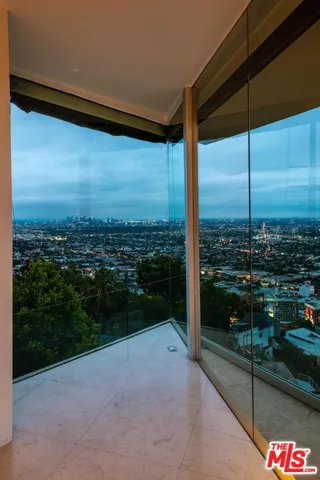 8690 Franklin Avenue, West Hollywood, California 90069