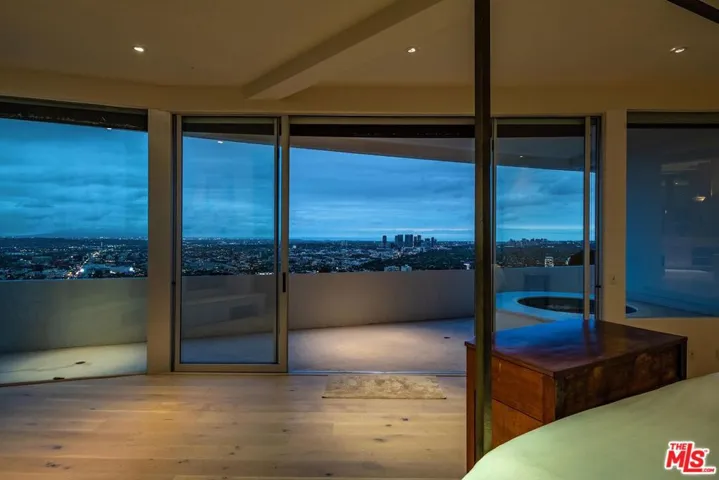 8690 Franklin Avenue, West Hollywood, California 90069
