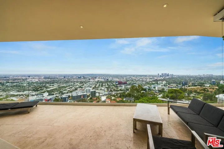 8690 Franklin Avenue, West Hollywood, California 90069