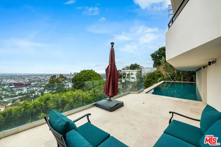 8690 Franklin Avenue, West Hollywood, California 90069