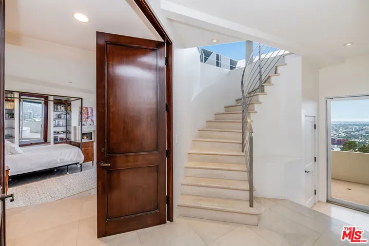 8690 Franklin Avenue, West Hollywood, California 90069