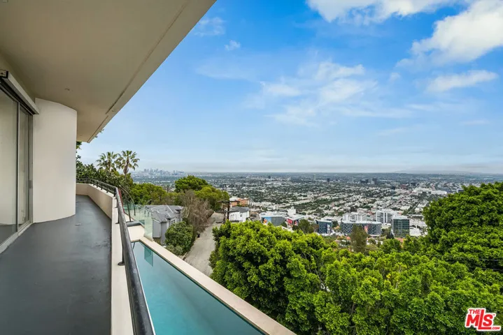 8690 Franklin Avenue, West Hollywood, California 90069