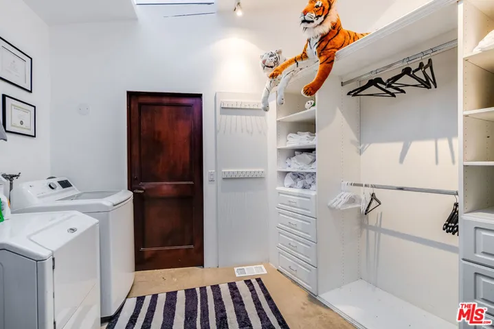 8690 Franklin Avenue, West Hollywood, California 90069