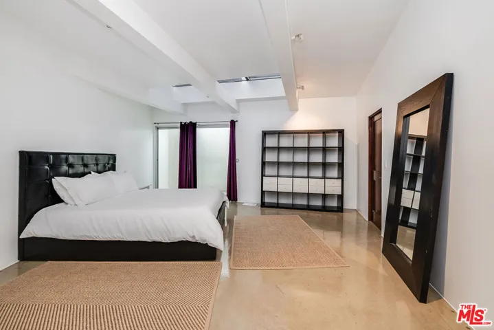 8690 Franklin Avenue, West Hollywood, California 90069