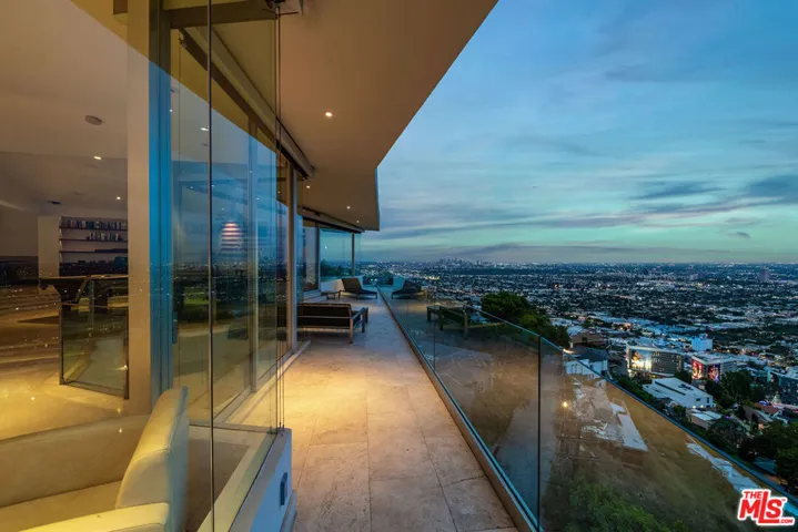 8690 Franklin Avenue, West Hollywood, California 90069