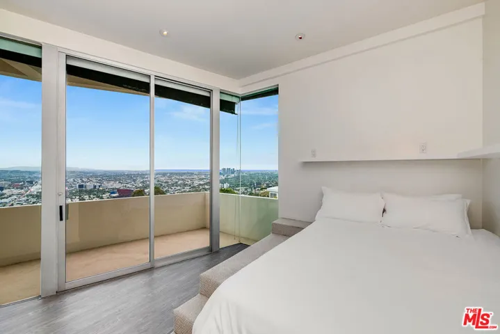 8690 Franklin Avenue, West Hollywood, California 90069