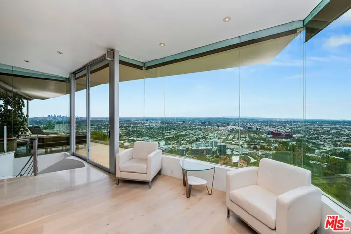8690 Franklin Avenue, West Hollywood, California 90069