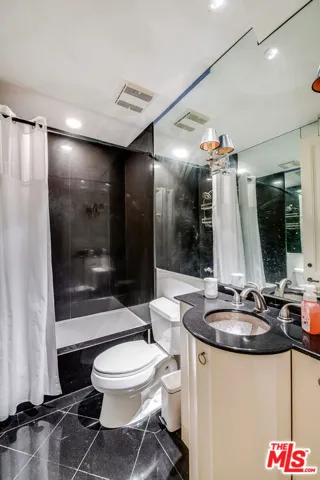 8690 Franklin Avenue, West Hollywood, California 90069