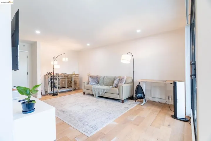 8 Captain Dr E261, Emeryville, California 94608