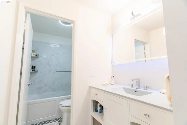8 Captain Dr E261, Emeryville, California 94608