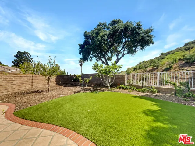 698 Lynnmere Drive, Thousand Oaks, California 91360