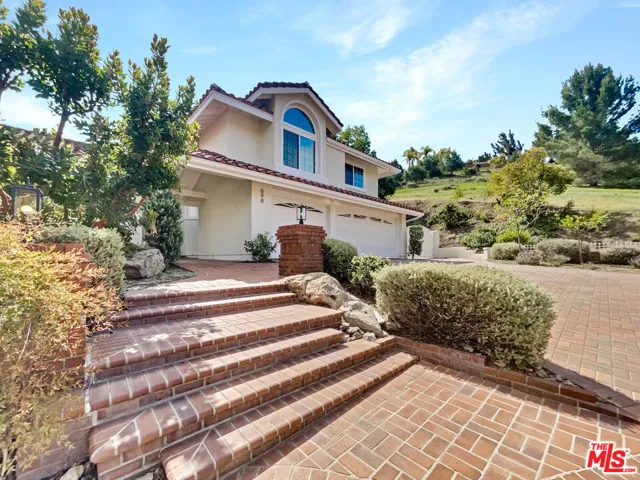 698 Lynnmere Drive, Thousand Oaks, California 91360