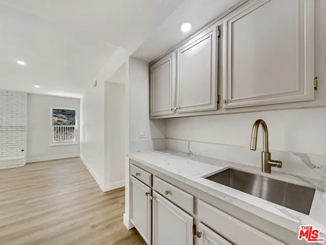 698 Lynnmere Drive, Thousand Oaks, California 91360