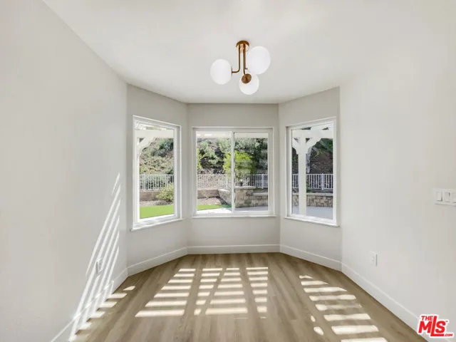 698 Lynnmere Drive, Thousand Oaks, California 91360