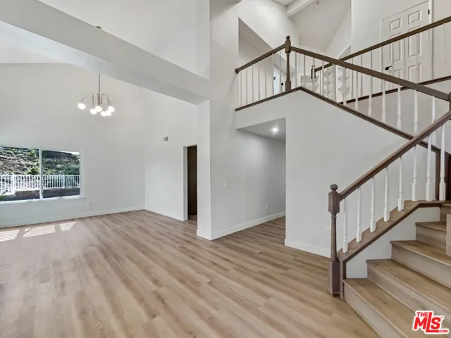 698 Lynnmere Drive, Thousand Oaks, California 91360