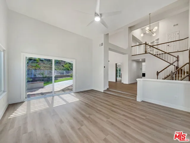 698 Lynnmere Drive, Thousand Oaks, California 91360