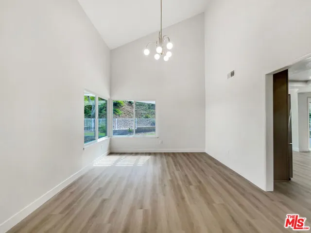 698 Lynnmere Drive, Thousand Oaks, California 91360