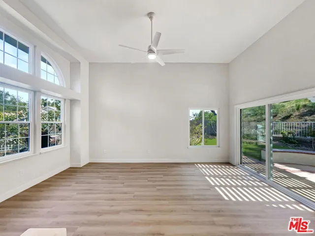 698 Lynnmere Drive, Thousand Oaks, California 91360