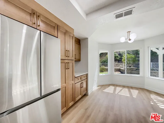 698 Lynnmere Drive, Thousand Oaks, California 91360