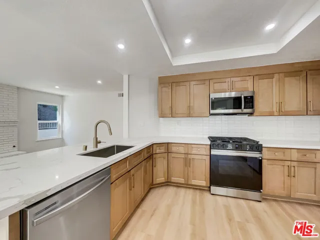 698 Lynnmere Drive, Thousand Oaks, California 91360