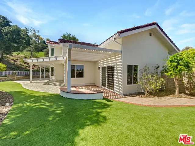 698 Lynnmere Drive, Thousand Oaks, California 91360