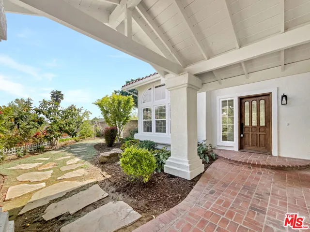 698 Lynnmere Drive, Thousand Oaks, California 91360