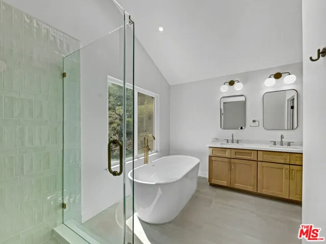 698 Lynnmere Drive, Thousand Oaks, California 91360