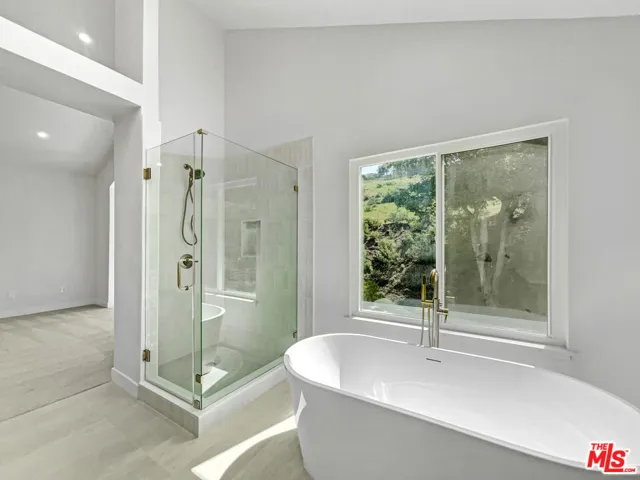 698 Lynnmere Drive, Thousand Oaks, California 91360