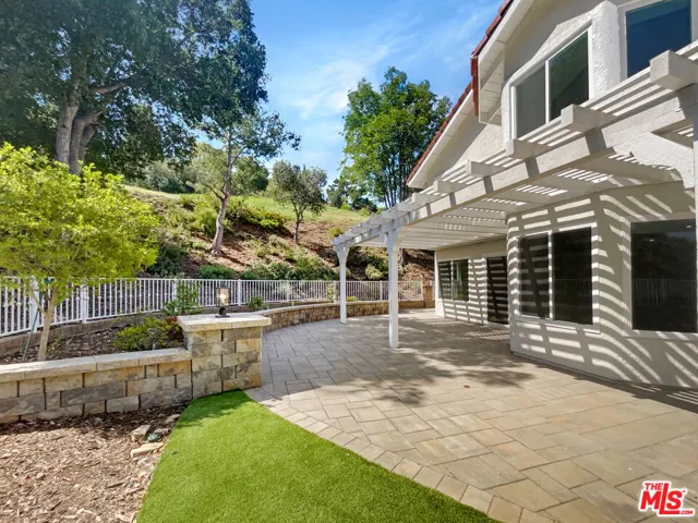 698 Lynnmere Drive, Thousand Oaks, California 91360