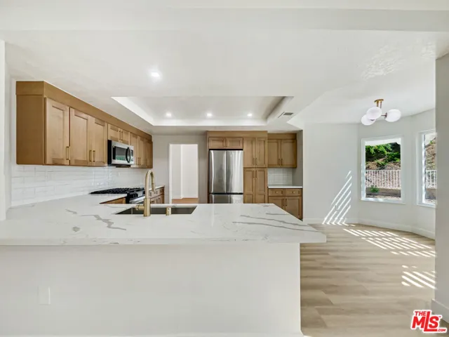 698 Lynnmere Drive, Thousand Oaks, California 91360
