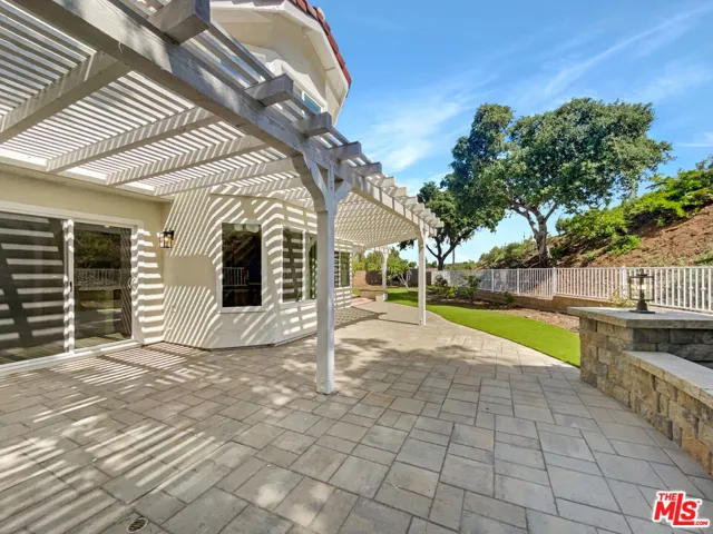 698 Lynnmere Drive, Thousand Oaks, California 91360