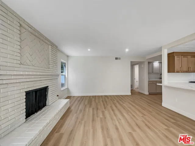 698 Lynnmere Drive, Thousand Oaks, California 91360