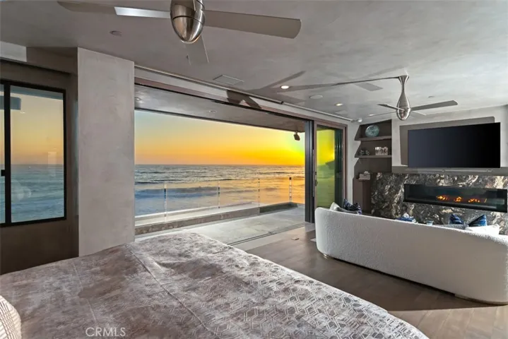 The primary with lay down sunset views doesn't disappoint.