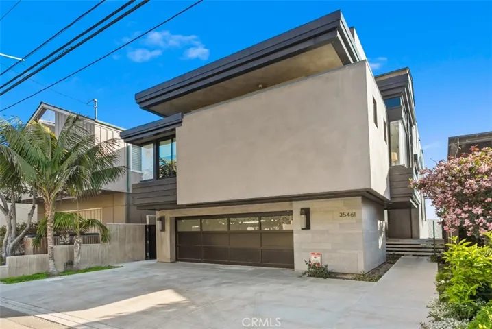 Weeks and Falcone delivered an aesthetic masterpiece with all the current tech necessities.